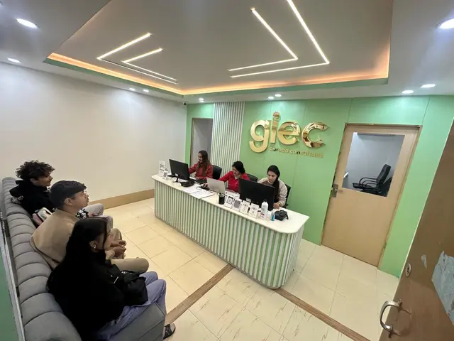 Students waiting for counseling at the GIEC front office